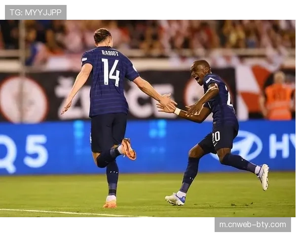 维拉中场蒂莱曼斯适合拉沃尔佩体系 上赛季直塞球出色